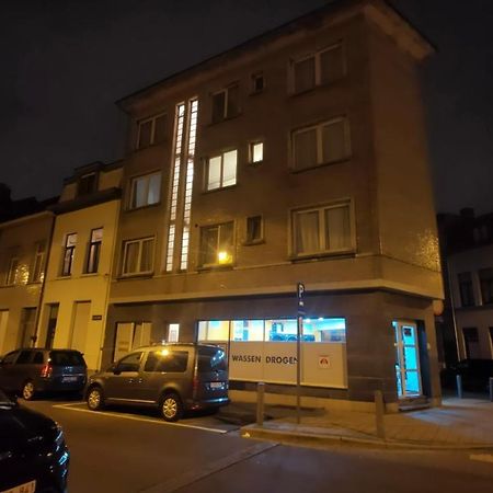 Mooi Slaapkamer! Proper En Compact Place Voor 3 Antwerp Luaran gambar