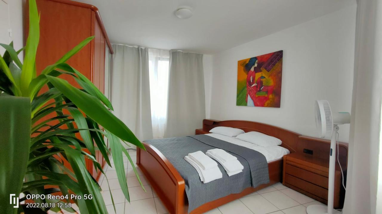 Mooi Slaapkamer! Proper En Compact Place Voor 3 Antwerp Luaran gambar