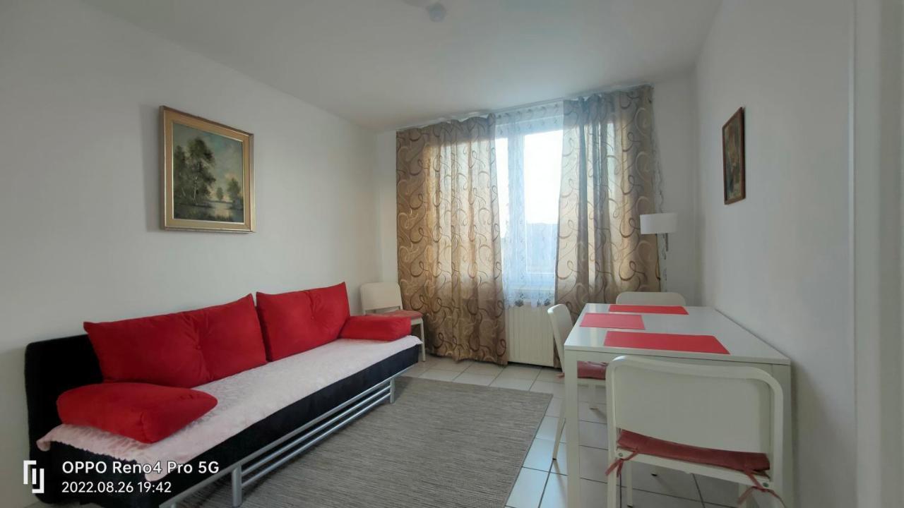 Mooi Slaapkamer! Proper En Compact Place Voor 3 Antwerp Luaran gambar