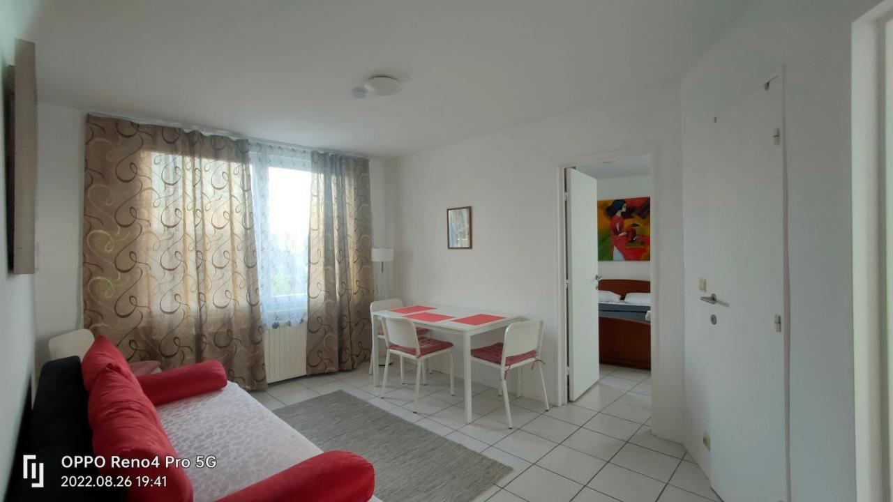 Mooi Slaapkamer! Proper En Compact Place Voor 3 Antwerp Luaran gambar