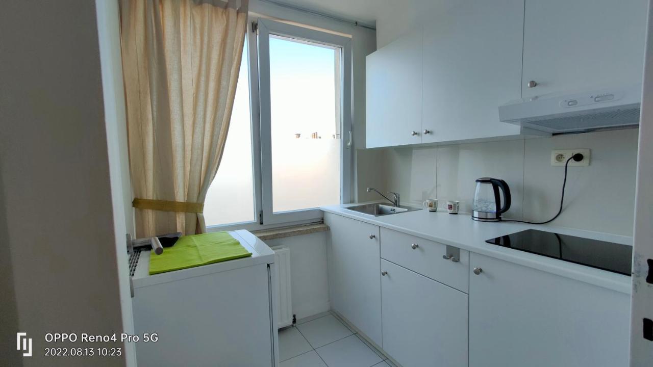 Mooi Slaapkamer! Proper En Compact Place Voor 3 Antwerp Luaran gambar