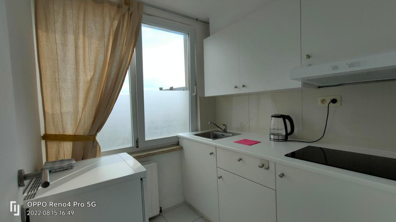 Mooi Slaapkamer! Proper En Compact Place Voor 3 Antwerp Luaran gambar