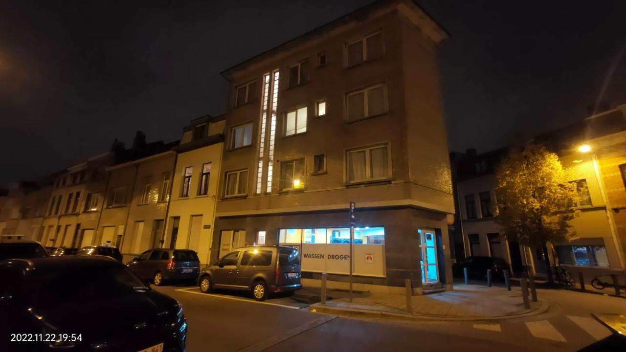 Mooi Slaapkamer! Proper En Compact Place Voor 3 Antwerp Luaran gambar